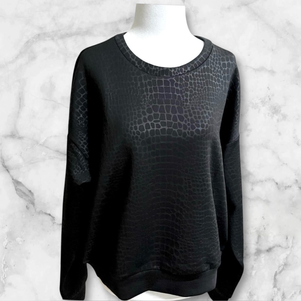 Hollister~Black Sweatshirt~Size Large~Animal Print